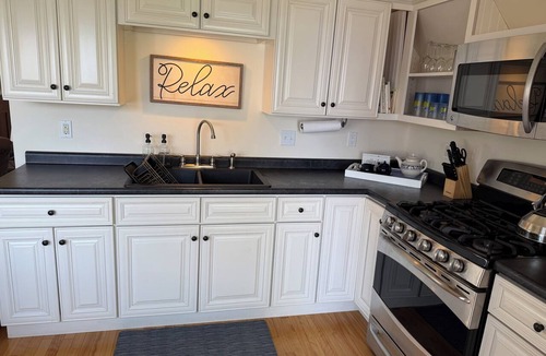 East Boothbay Apartment | AIR-CONDITIONED Ocean Point OCEANFRONT with Lawn & Beach