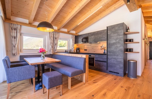 Pettneu am Arlberg Apartment | Apartment & big balcony near St. Anton am Arlberg