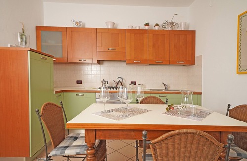 Frader Apartment | Apartment "Anna Torri" with Beautiful Garden and Lake Views