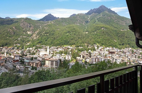 Valtellina Apartment | Apartment 'Appartamento Gaia' with Mountain View, Shared Terrace and Shared Garden