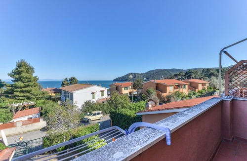 Cavo Apartment | Apartment 'Appartamento A Cavo Sul Mare' with Sea View, Wi-Fi and Air Conditioning
