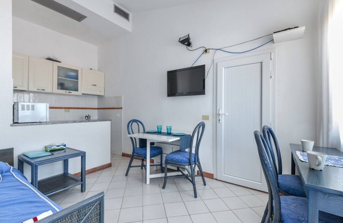 Chiessi Apartment | Apartment 'Appartamento Con Vista Mare Chiessi' with Sea View, Balcony and Air Conditioning