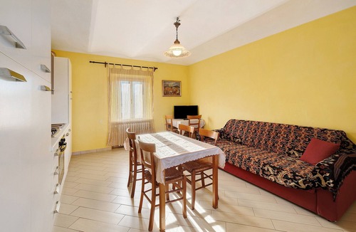 Costigliole d'Asti Apartment | Apartment 'Bufalo' with Mountain View, Shared Pool and Wi-Fi