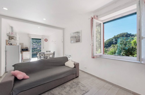 Voltri Apartment | Apartment 'Cà Teodoi' with Sea View, Wi-Fi and Air Conditioning
