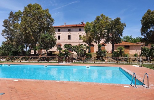 Riotorto Apartment | Apartment Capraia with Sea View, Pool, Wi-Fi, A/C & Garden