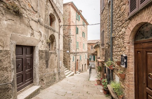 Chiusdino Apartment | Apartment "Casa di Franca a San Galgano" in Historical Centre