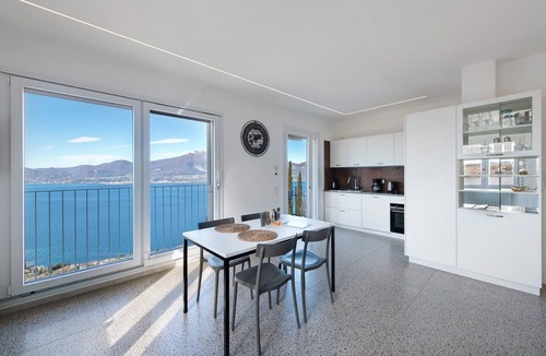 Albisano Apartment | Apartment 'Casa Serena' with Lake View, Wi-Fi and Air Conditioning