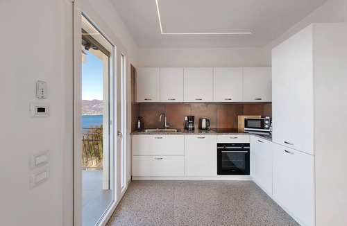 Albisano Apartment | Apartment 'Casa Serena' with Lake View, Wi-Fi and Air Conditioning