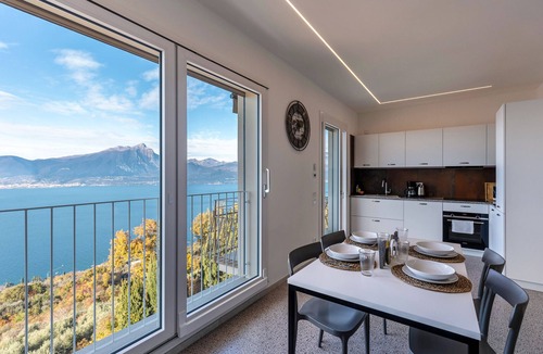Albisano Apartment | Apartment 'Casa Serena' with Lake View, Wi-Fi and Air Conditioning