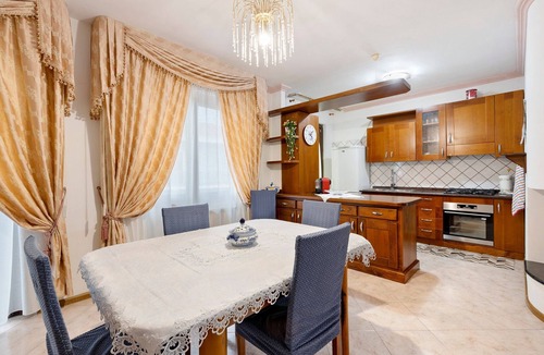 Cabras Apartment | Apartment 'Casa Vacanze Laila' with Wi-Fi and Air Conditioning