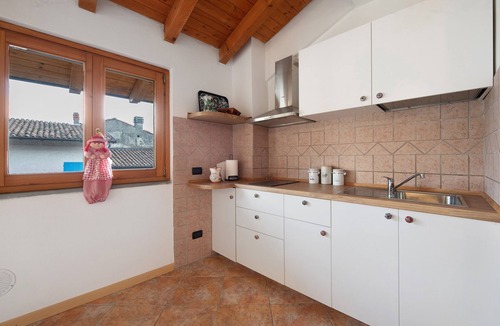 Esmate Apartment | Apartment 'Gelsomino - Iseo Lake' with Balcony and Wi-Fi