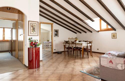 Tavernola Apartment | Apartment Gioia del Verde - Raum- Terrasse und Seeblick by Interhome