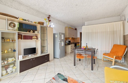Porto Alabe Apartment | Apartment 'Gradinata Sul Mare' with Wi-Fi and Air Conditioning