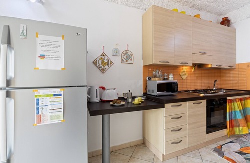 Porto Alabe Apartment | Apartment 'Gradinata Sul Mare' with Wi-Fi and Air Conditioning