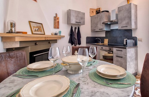 Sennori Apartment | Apartment 'Il Conte' with Mountain View, Wi-Fi and Air Conditioning