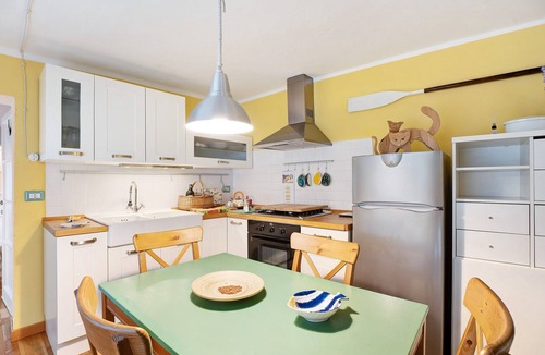 Belgirate Apartment | Apartment 'Il Giardino' with Lake View, Private Terrace and Wi-Fi