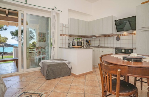 Sas Linnas Siccas Condo | Apartment in villa with direct access to the sea, suitable for families with children