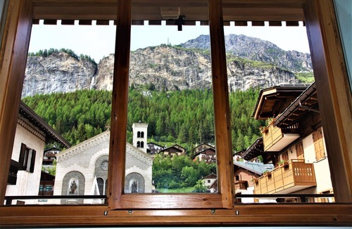 Valtellina Apartment | Apartment 'A Due Passi Valdidentro' near Ski Lifts with Mountain View & Wi-Fi