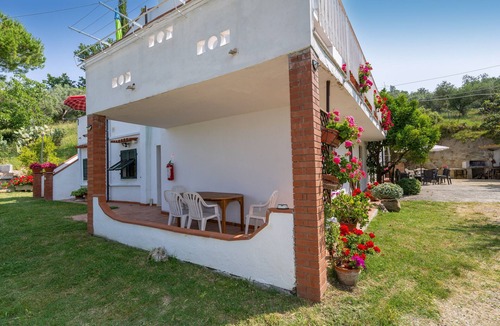 Riparbella Apartment | Apartment 'L'arancio' with Sea View, Private Terrace and Wi-Fi