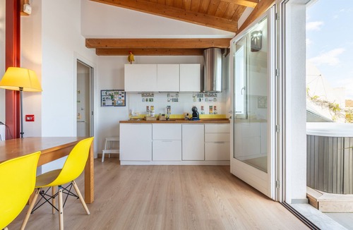 Historic Castle District Apartment | Apartment 'La Terrazza Di Bea - Centro Storico' with Sea View, Wi-Fi and Air Conditioning