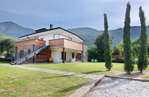 Colico Piano Apartment | Apartment 'La Villa del Lago in Terrazzo' with Sea View, Wi-Fi and Air Conditioning