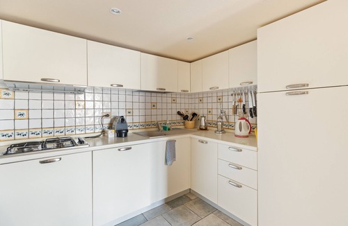 Bosa Historic Centre Apartment | Apartment 'Le Residenze In Piazza' with Balcony, Wi-Fi and Air Conditioning