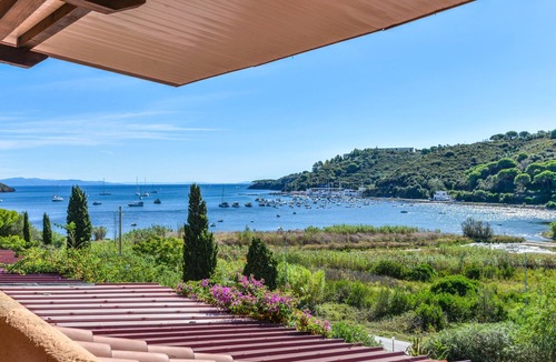 Porto Azzurro Apartment | Apartment 'Mono4Posti Vista Mare Il Portolano' with Sea View, Wi-Fi, and Air Conditioning