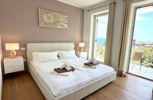 Aer Apartment | Apartment 'Residence La Villa Diamante' with Lake View, Shared Pool and Wi-Fi