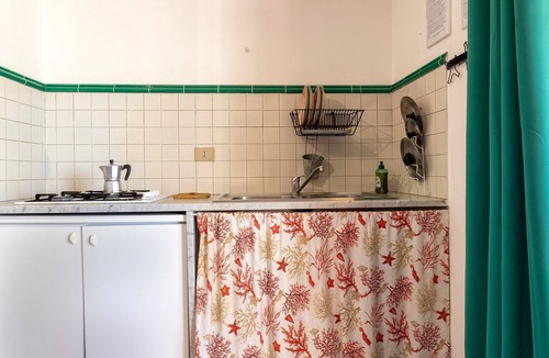 Pivarada Apartment | Apartment "Rosso Marrone" with Sea View, Private Terrace & Wi-Fi