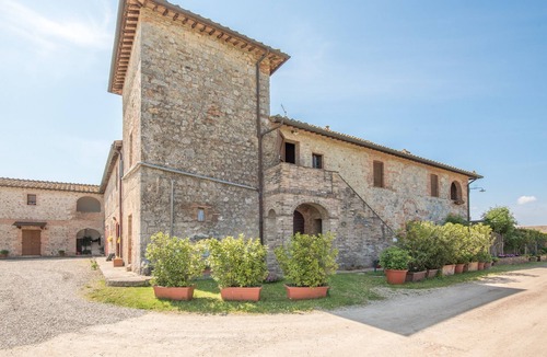Ville di Corsano Apartment | Apartment Torre di Corsanello with Lake View, Garden & Wi-Fi