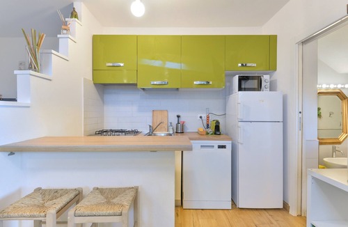 Lacona Apartment | Apartment "Villa Sterlizia-Verde" with Sea View, Wi-Fi and Terrace