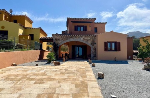 Schifoni Apartment | Apartment 'Villa Sunrise' with Sea View, Private Terrace and Air Conditioning