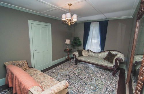 Machias House | Architectural Gem - 1832 Bulfinch Mansion + Patio