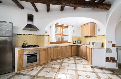 Dorgali Apartment | “Art House” Apartment with Mountain View, Private Terrace and Wi-Fi