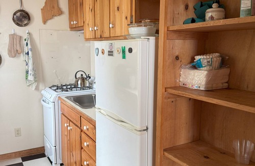 Round Pond Cottage | Artist Cottage with Cliffside Views- New Listing 2026