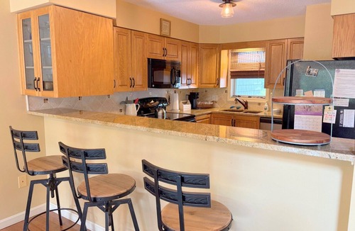 Ocean Park Condo | August Availability! 3-bed Condo steps from beach, pool, fitness & AC in OOB