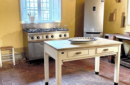 Lorenzana House | Authentic Tuscan farmhouse with pool for families and children