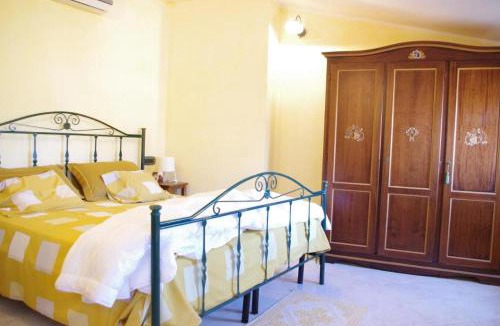 Laconi Bed & Breakfast | B &B Inn - COME UN PICCOLO HOTEL- CAMERE CON BAGNO PRIVATO-PARCHEGGIO INTERNO PER MOTO e BICI -ENERGETIC BREAKFAST extra
