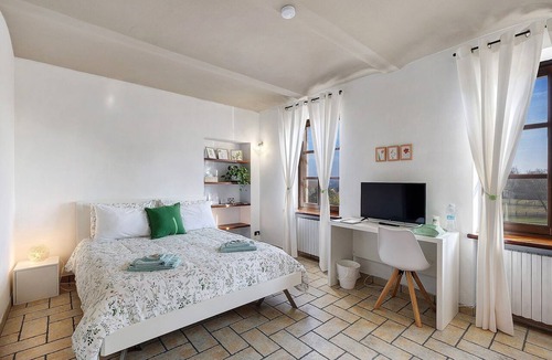 Tigliole Bed & Breakfast | B&B La Rugiada with Wi-Fi
