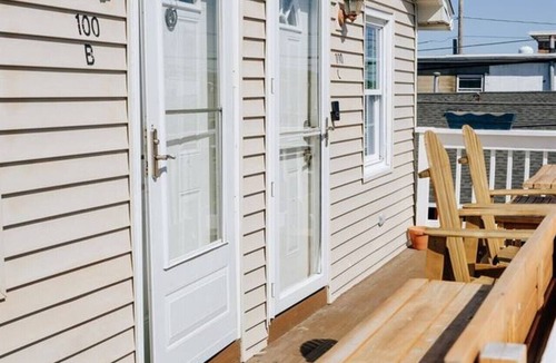 Hampton Apartment | Beach Haven w/Spacious Balcony