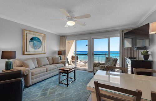 Crystal Beach Condo | BeachFront, Bch Svc, pool, wifi, Kitchen, grill
