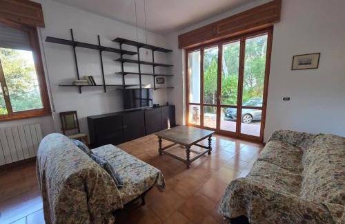 Quercianella Apartment | Beachside Villa