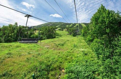 Carrabassett Valley Apartment | Beautiful 1 bedroom unit at resort, sleeps 6