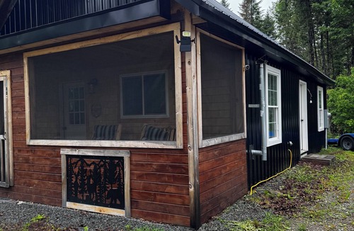 Crystal House | Beautiful 2 bedroom camp with all the amenities of home sleeps 13