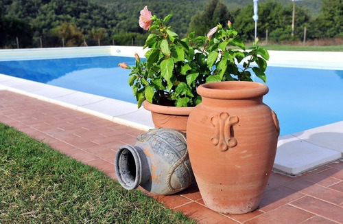 Massa Marittima Apartment | Beautiful apartment for 6 people with pool, WIFI, TV and patio