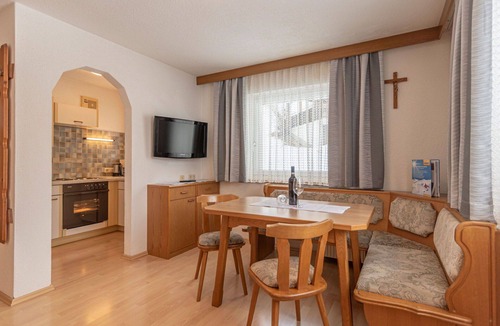 Kappl Apartment | Beautiful apartment for 16 guests with WIFI, TV and balcony