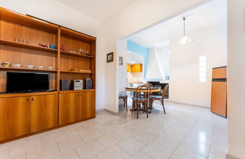 Capitana House | Beautiful Cottage with Garden, Terrace and Wi-Fi; Parking Available