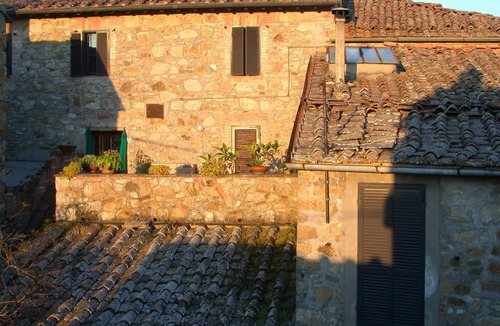 Murlo House | Beautiful old stone house with a fantastic view