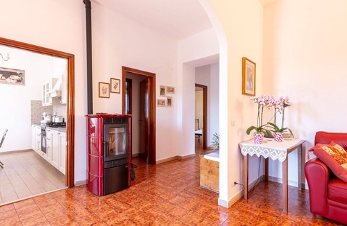 Pitigliano House | Beautiful private villa for 5 guests with A/C, WIFI, TV and patio