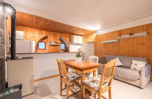 Armeno House | Beautiful private villa for 4 guests with WIFI, TV, patio and pets allowed